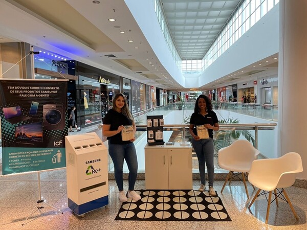 ▲브라질 상파울루 서비스센터에 설치된 삼성전자 폐휴대폰 수거함. ⓒ삼성전자