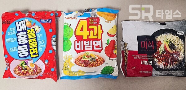 ▲사진 왼쪽부터 농심 배홍동 쫄쫄면, 삼양식품 4과비빔면, 하림 더미식 비빔면. ⓒ박현주 기자