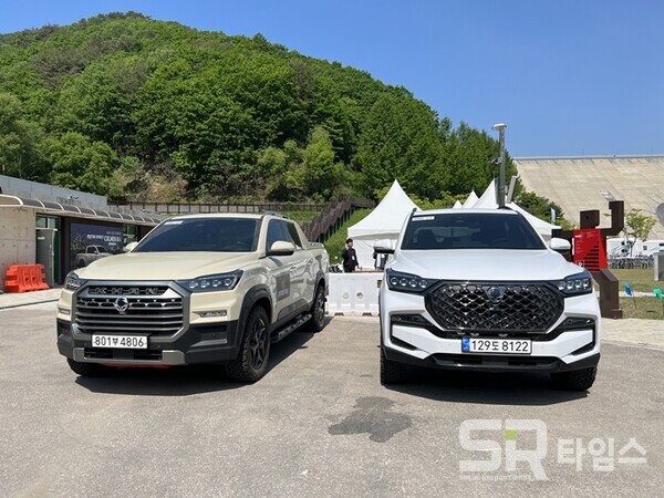 ▲렉스턴 스포츠 칸 쿨멘(왼쪽)과 렉스턴 뉴 아레나. ⓒ김건 기자