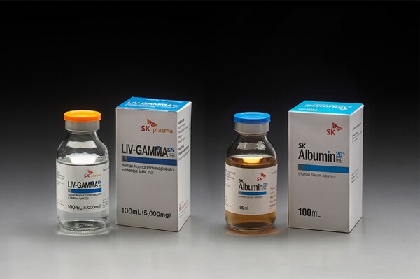 ▲SK플라즈마의 혈액제 리브감마(왼쪽)와 알부민. ⓒSK플라즈마