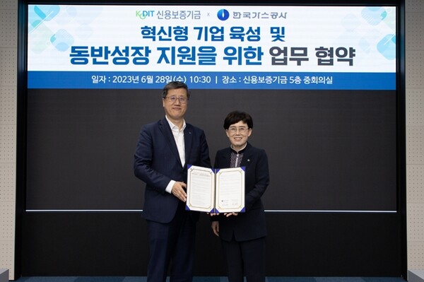 ▲최원목 신용보증기금 이사장(사진 왼쪽)과 최연혜 한국가스공사 사장이 28일 ⓒ한국가스공사