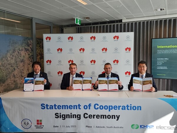 ▲이규홍 일렉시드 대표, 마크 피커드 할렛그룹 회장, 톰쿠산토니스 남호주 주정부 에너지광업부 장관, 장필호 한국수력원자력 그린사업본부장(사진 왼쪽부터)이 11일 그린시멘트 프로젝트 참여를 위한 양해각서 및 수소사업 협력 성명서를 맺고 기념 사진을 촬영하는 모습. ⓒ한국수력원자력