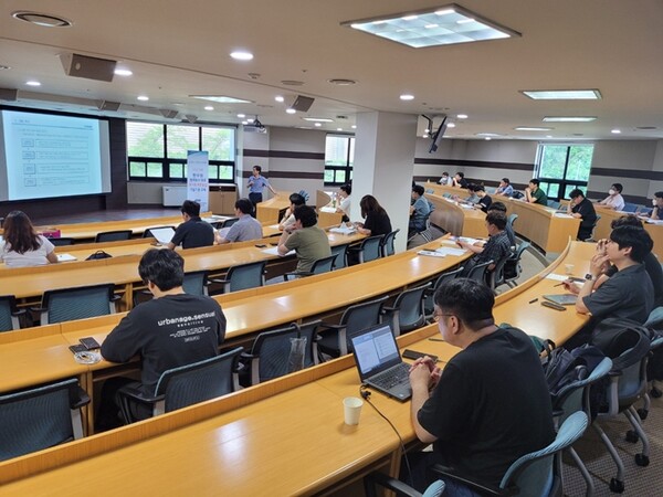 ▲한국수력원자력의 협력회사 22곳의 직원들이 13일 창원 두산에너빌리티 러닝센터에서  '원자력 재료·용접 기술기준 교육'을 받고 있다. ⓒ한국수력원자력