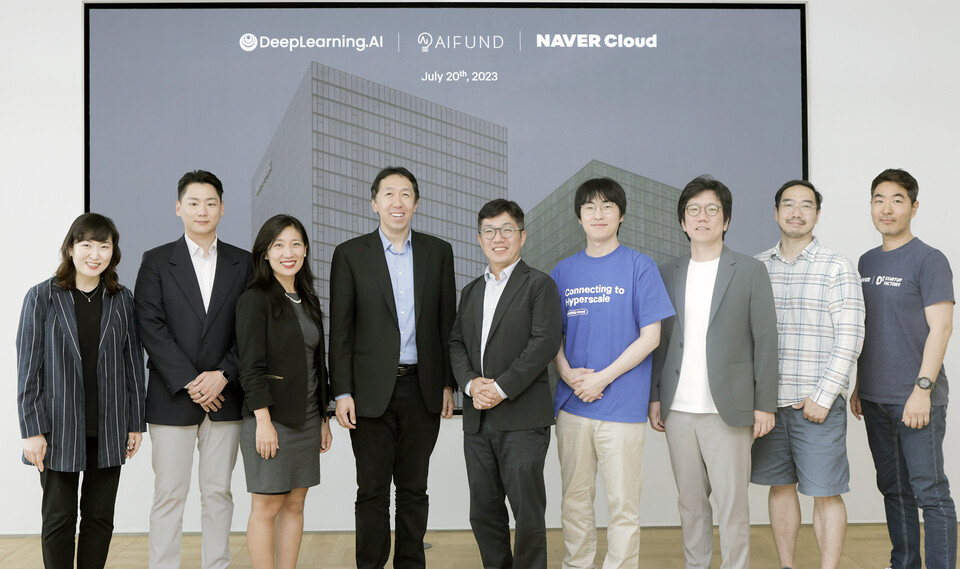 ▲앤드류 응(왼쪽 네번째) 스탠포드대 교수와 네이버·네이버클라우드 임직원들. ⓒ네이버클라우드