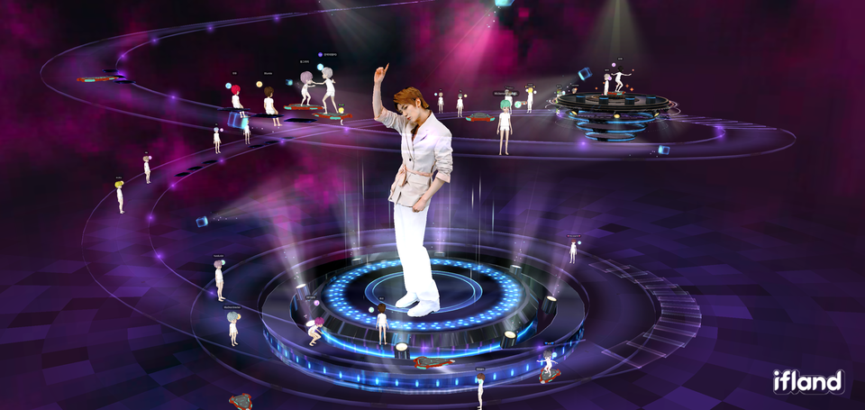 ▲지난달 14일 글로벌 팬들이 보이그룹 킹덤 멤버 훤의 볼류메트릭 콘서트 장면에서 즐기는 모습. ⓒSK텔레콤