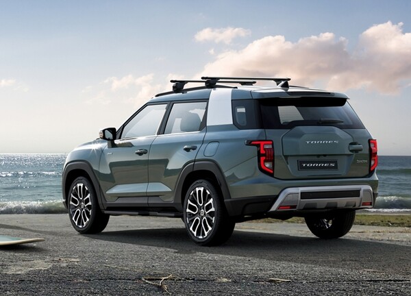 ▲KG모빌리티 토레스 후측면. ⓒKG모빌리티