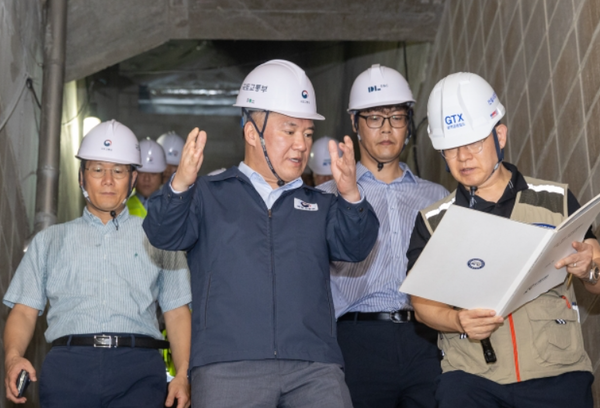 ▲백원국 국토교통부 제2차관이 GTX-A 수서역 현장을 점검하고 있다. ⓒ국토교통부