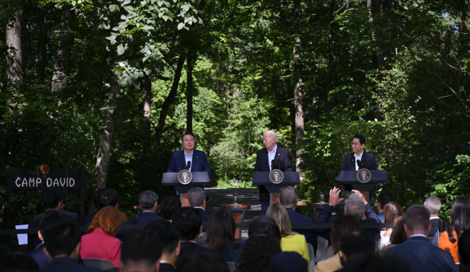 ▲지난 18일 미국 캠프 데이비드에서 윤석열(왼쪽) 대통령이 조 바이든(가운데) 미국 대통령, 기시다 후미오 일본 총리와 한·미·일 공동기자회견을 가졌다. ⓒ대통령실