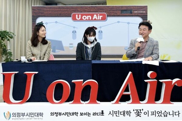 ▲보이는 라디오에 출연한 김동근 시장(오른쪽)ⓒ의정부시