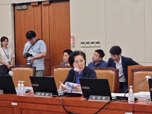 ▲김영선 의원이 2023년 8월 기획재정위원회 전체회의에서 경제부총리에게 질의를 하고 있다. ⓒ김영선 의원실