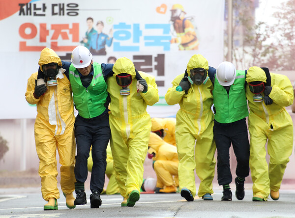 ▲한국지역난방공사가 29일 파주지사에서 '2023년 제2회차 재난대응 안전한국훈련'의 첫 합동훈련을 하고 있다. ⓒ한난