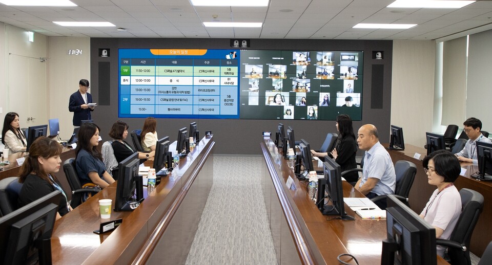 ▲지난 6일 경기 수원시 삼성전자 CS아카데미에서 진행된 삼성전자서비스 ‘임직원 가족 CS 패널’ 4기 출범식 모습. ⓒ삼성전자서비스