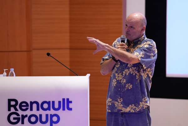 ▲지난 13일 르노테크놀로지코리아를 방문한 뤼크 쥘리아 부회장. ⓒ르노코리아