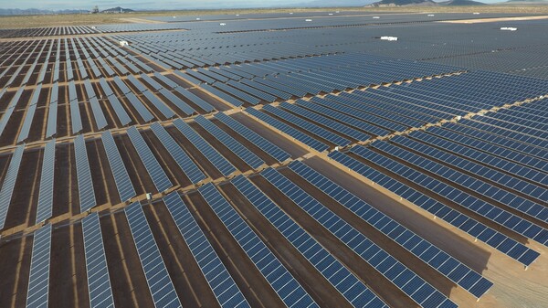 ▲미국 애리조나주에 설치된 HD현대에너지솔루션의 고출력 태양광 모듈. ⓒHD현대에너지솔루션