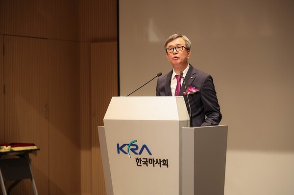 ▲한국마사회 창립기념식 행사에서 기념사 발표 중인 정기환 한국마사회 회장. ⓒ한국마사회