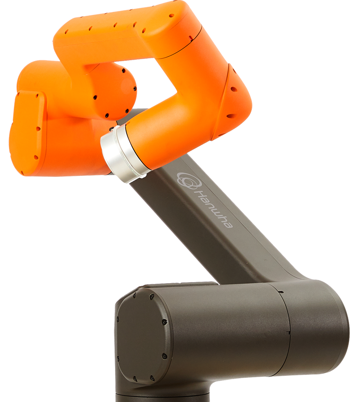 ▲HCR(Hanwha Collaborative Robot)-12A 협동로봇은 가공머신에 금속 자재의 투입과 배출 등 반복적이고 위험한 작업에서 안정한 작업환경 조성과 생산성 향상에 기여한다. ⓒ한화로보틱스