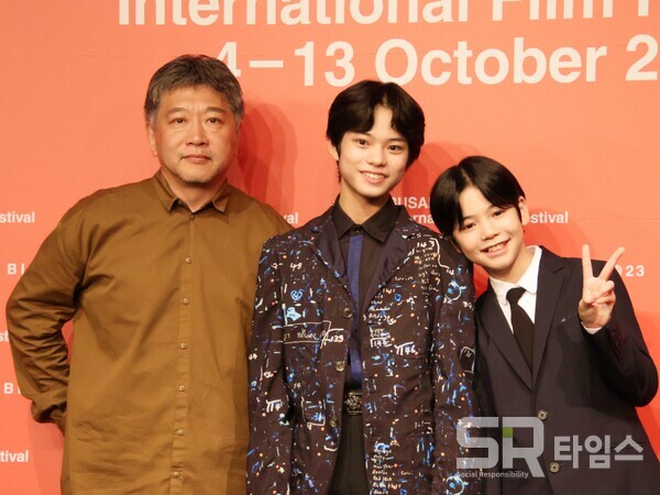 ▲제28회 부산국제영화제 상영작 '괴물' 기자간담회에 참석한 고레에다 히로카즈 감독과 쿠로카와 소야, 히이라기 히나타 배우(사진 왼쪽부터). ⓒ심우진 기자