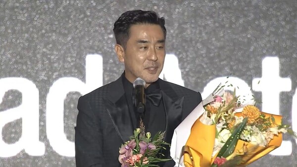 ▲제28회 부산국제영화제 콘텐츠 행사 아시아콘텐츠어워즈&글로벌OTT어워즈에서 수상소감을 전하는 류승룡 배우. ⓒ월트디즈니 컴퍼니 코리아 제공