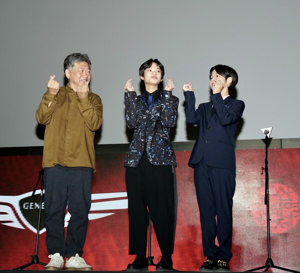 ▲7일 영화의 전당 야외극장에서 '괴물' 무대인사에 나선 고레에다 히로카즈 감독, 쿠로카와 소야, 히이라기 히나타(사진 왼쪽부터). ⓒ미디어캐슬