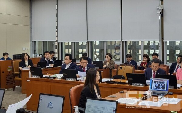 ▲이종성 국민의힘의원이 13일 진행된 국회 복건복지위원회 국정감사에서 질의하고 있다. ⓒ최나리 기자