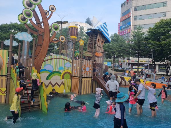 ▲망골근린공원 물놀이장ⓒ청주시