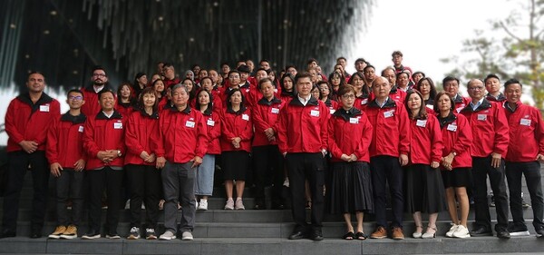 ▲KCC 말레이시아 법인 주요 파트너사 대표 및 KCC 관계자들이 워크샵 기념 사진 촬영을 하고 있다. ⓒKCC