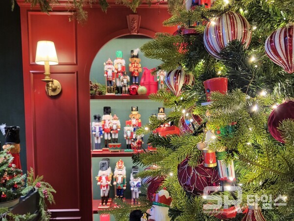 ▲H빌리지에서 가장 인기 좋은 포토존으로 꼽히는 호두까기 인형 부티크. ⓒ최나리 기자