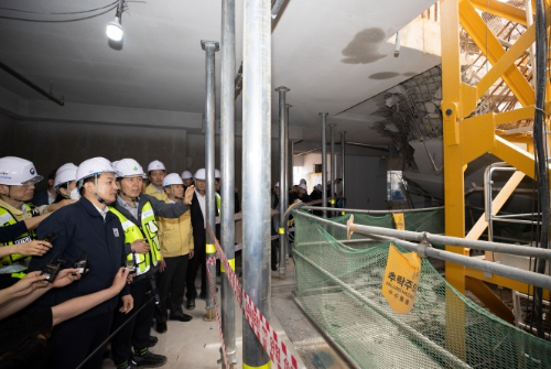 ▲원희룡 국토교통부 장관이 인천 검단신도시 아파트 주차장 붕괴사고 현장을 점검했다. ⓒ국토교통부