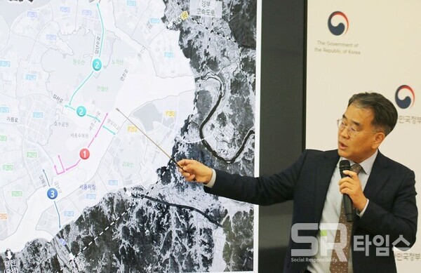 ▲21일 최형육 행복청 시설사업국장이 행복도시 내 대중교통 및 도로 개선 방안을 발표하고 있다. ⓒ서중권 기자