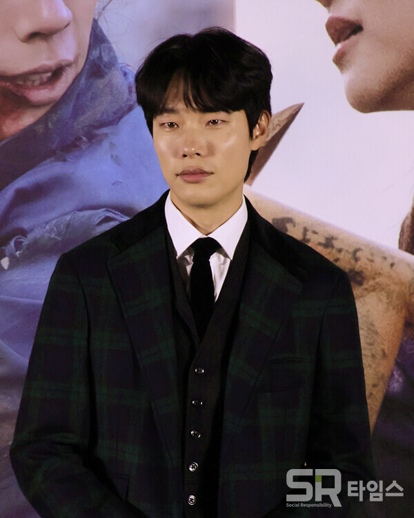 ▲22일 진행된 영화 ‘외계+인’ 2부 제작보고회에 참석한 도사 무륵 역의 류준열 배우. ⓒ심우진 기자