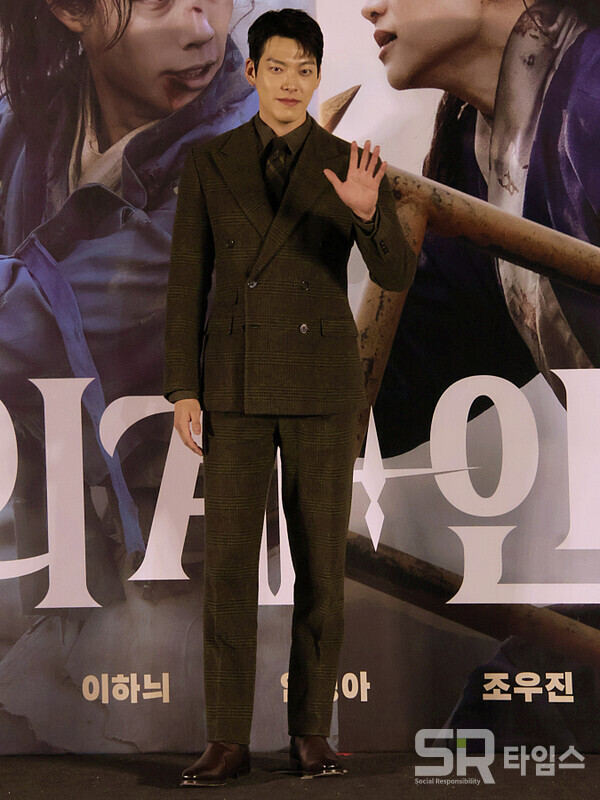 ▲22일 진행된 영화 ‘외계+인’ 2부 제작보고회에 참석한 썬더 역의 김우빈 배우. ⓒ심우진 기자