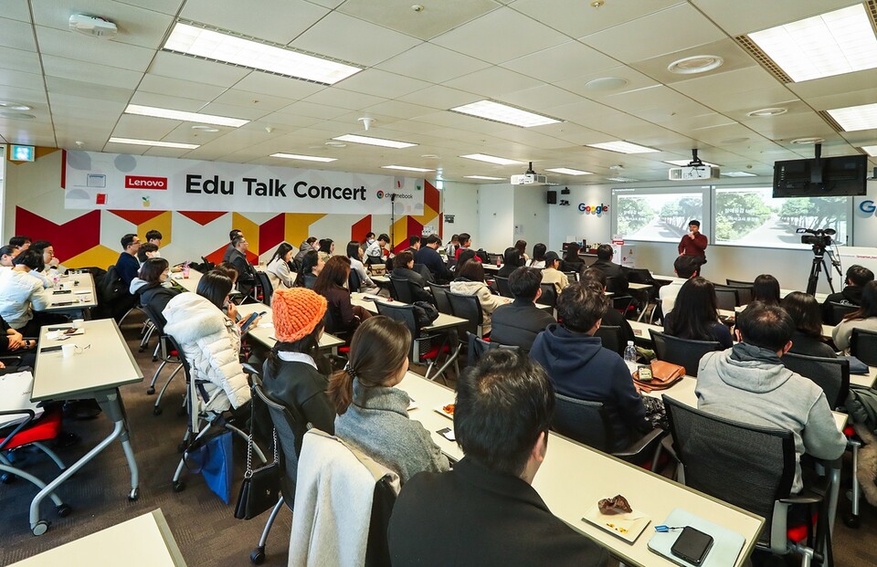 ▲에듀 토크 콘서트에서 류창동 중암중학교 교사가 발표하고 있다. ⓒ한국레노버