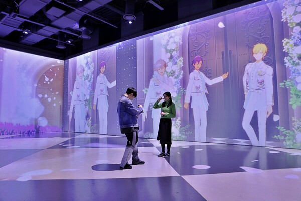 ▲‘앙상블 스타즈!!’의 미디어 전시 관련 이미지. ⓒ롯데백화점