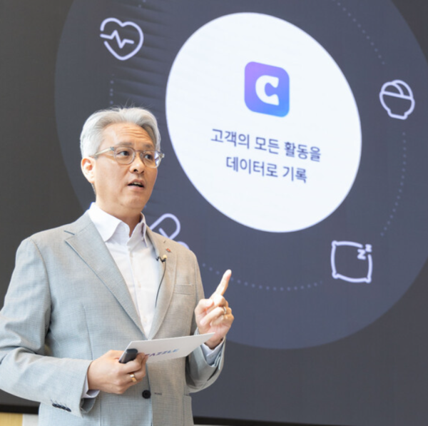 ▲지난 9월 14일  잠실 롯데월드타워에서 진행된 롯데헬스케어 캐즐 그랜드 오픈 미디어 데이에서 우웅조 사업본부장(현 롯데헬스케어 대표)이 캐즐에 대해 설명하는 모습. ⓒ롯데헬스케어