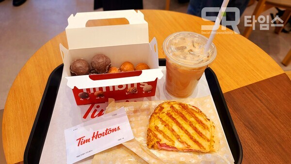 ▲팀홀튼의 도넛, 커피, 샌드위치. ⓒ박현주 기자