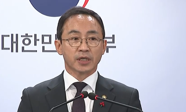 ▲김오진 국토교통부 1차관이 12일 정부세종청사에서 'LH혁신안' 및 '건설 카르텔 혁파방안'을 브리핑하고 있다. ⓒKTV