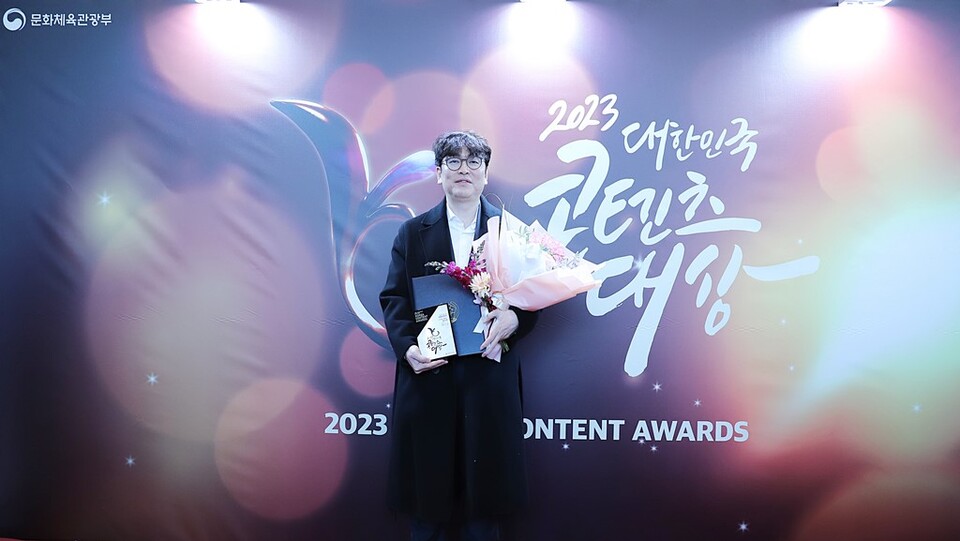 ▲2023 대한민국 콘텐츠 대상 시상식에 참석한 정민영 컴투스 제작총괄. ⓒ컴투스