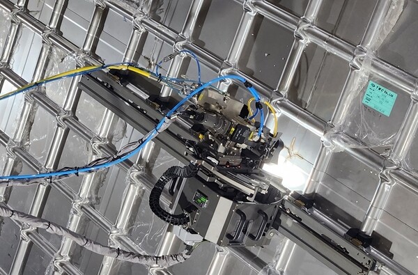 ▲삼성중공업이 개발한 멤브레인 레이저 고속 용접 로봇. ⓒ삼성중공업