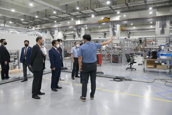 ▲최민호 시장은 지난해 9월 대전 국제과학비즈니스벨트 ‘중이온가속기연구소’를 방문했다. ‘중입자가속기 시설’을 점검하기 위해서다 ⓒ세종시