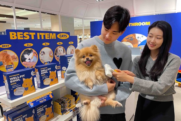 ▲갤러리아백화점은 오는 1월 23일까지 서울 명품관에서 반려동물 전문 라이프스타일 브랜드 ‘페스룸(PETHROOM)’ 팝업스토어를 운영한다. ⓒ갤러리아