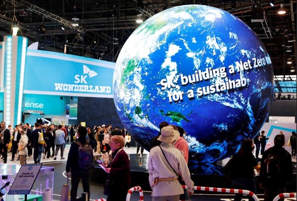 ▲SK그룹 ‘CES2024’ 부스 AI 테마파크. ⓒSK