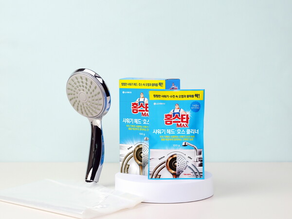 ▲홈스타 맥스 샤워기 헤드·호스 클리너. ⓒLG생활건강