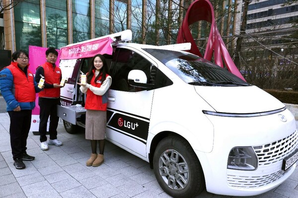 ▲LG유플러스 용산사옥 앞 전시된 배터리 충전차의 모습. ⓒLG유플러스