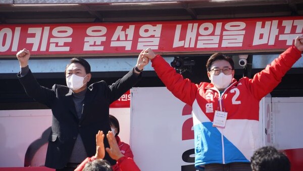 ▲윤석열 대통령과 김성원 의원 ⓒ의원실