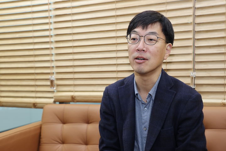 ▲이달의 과학기술인상 2월 수상자로 선정된 김정 한국과학기술원(KAIST) 교수. ⓒ과학기술정보통신부 