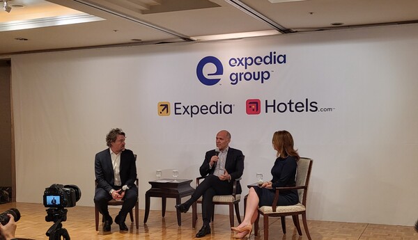 ▲(왼쪽부터) 존 지젤만 익스피디아 브랜드 대표, 피터 컨 익스피디아 그룹 부회장 겸 CEO, 멜라니 피시 익스피디아 브랜드 글로벌 PR 시니어 디렉터 겸 여행전문가 등이 호텔스닷컴 코리아 20주년 기자간담회를 진행하고 있다. ⓒ최나리 기자