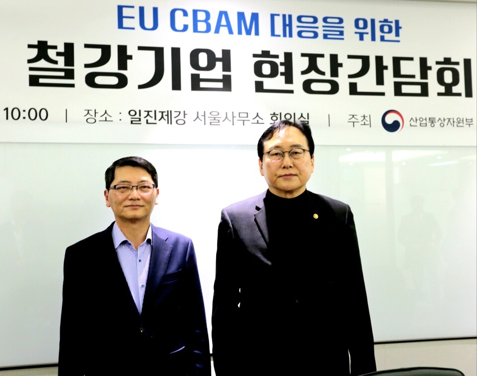 ▲정인교 산업통상자원부 통상교섭본부장(오른쪽)과 심규승 일진제강 대표. ⓒ일진그룹