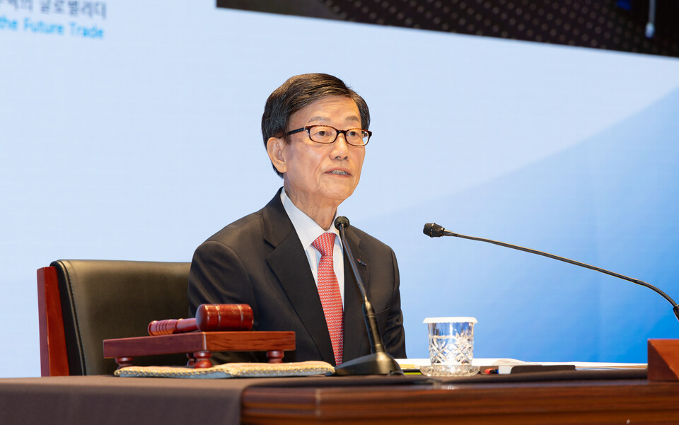 ▲27일 서울 삼성동 코엑스에서 열린 ‘2024년도 정기총회’에서 윤진식 한국무역협회 회장이 발언하고 있다. ⓒ한국무역협회