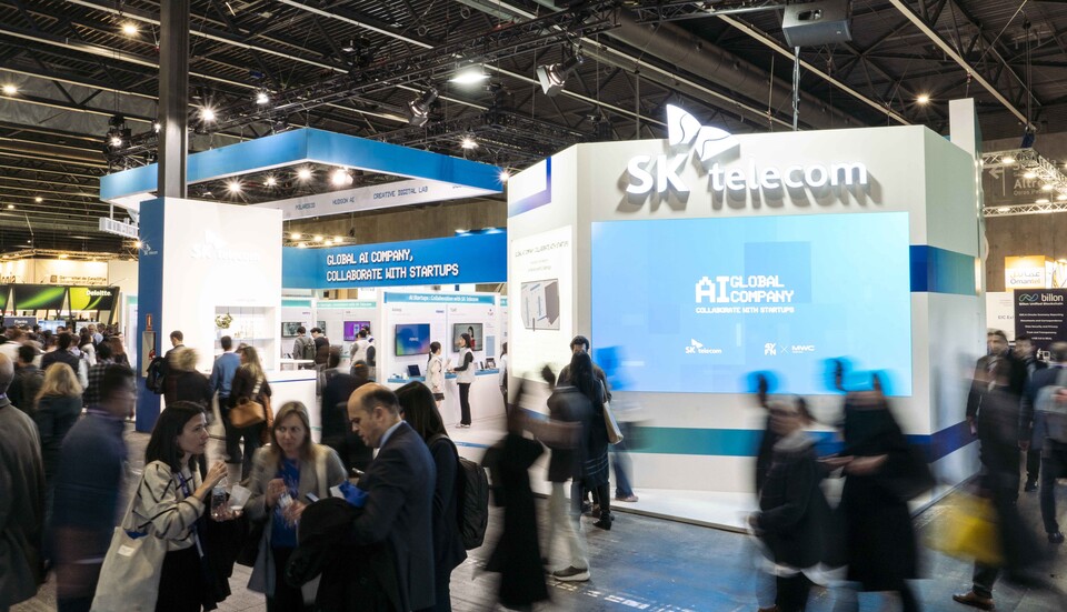 ▲SK텔레콤은 이달 26~29일 나흘간 스페인 바르셀로나에서 열리는 모바일월드콩그레스(MWC) 2024의 부대행사인 4YFN(4 Years from Now)에서 ‘Global AI Company, Collaborate with Startups’를 슬로건으로 글로벌 진출을 희망하는 15개의 AI 스타트업의 혁신 아이디어와 기술을 전세계에 선보였다. ⓒSK텔레콤