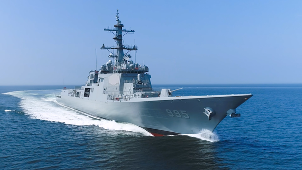 ▲HD현대중공업이 건조해 2024년 말 해군에 인도 예정인 차세대 이지스 구축함(KDX-III Batch-II) 1번함 '정조대왕함'의 시운전 모습. ⓒHD현대중공업